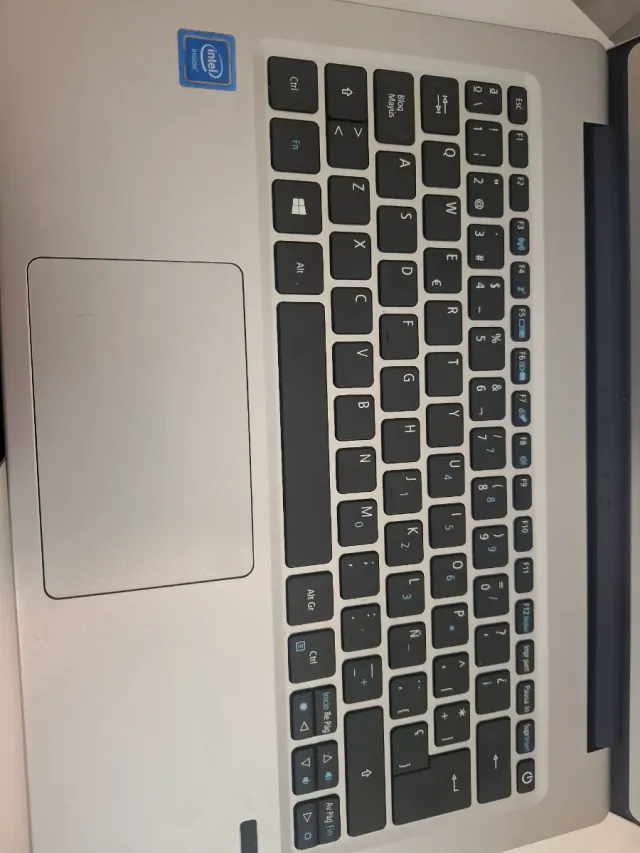 Ordenador portátil Acer Plata y Negro