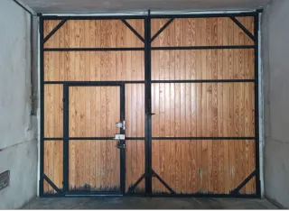 Bastidor metálico para puerta grande