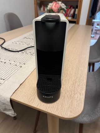 Cafetera Nespresso Krups XN1101 Essenza