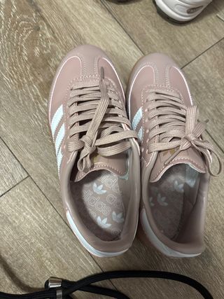 Tenis Adidas Rosa y Blanco son 38 pero vienen pewu