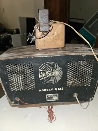 Radio Antigua Marrón con Voltímetro