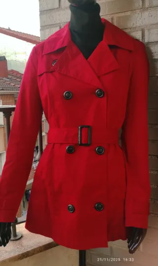 Gabardina roja en M