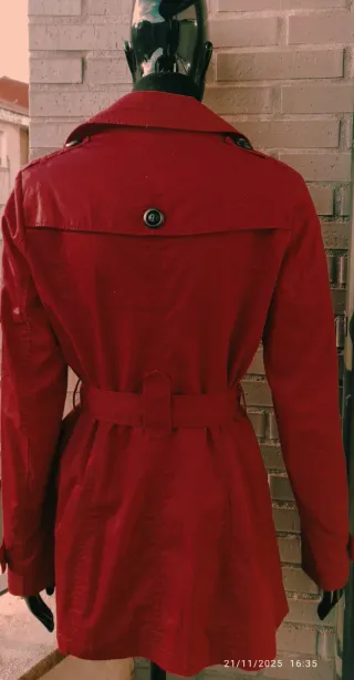 Gabardina roja en M