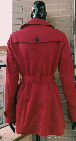 Gabardina roja en M