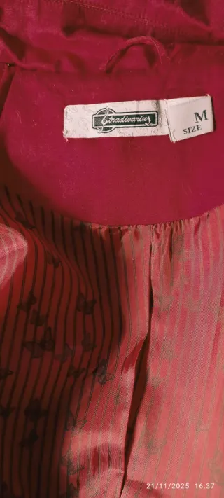 Gabardina roja en M