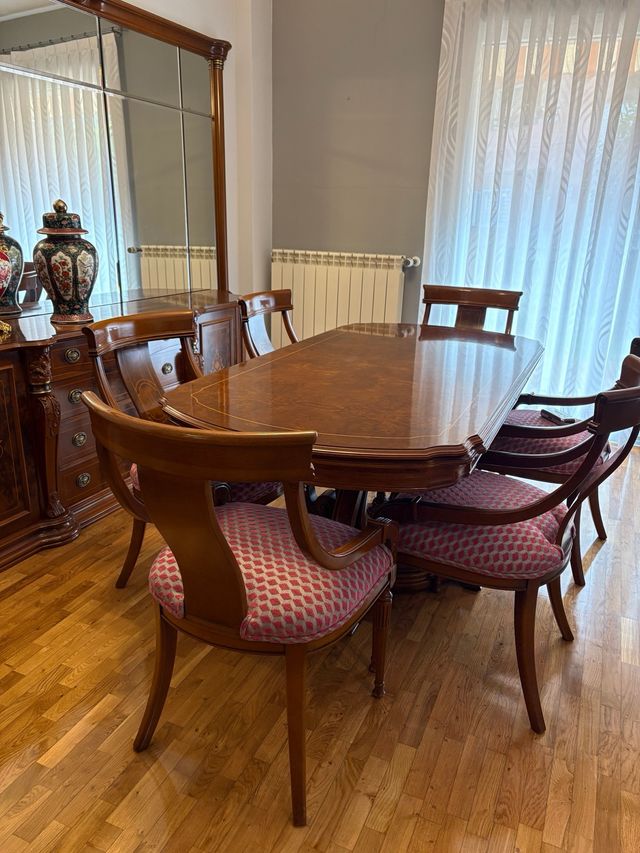 Mesa comedor, aparador y espejo