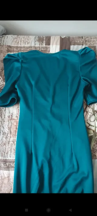 Vestido azul fruncido con botones