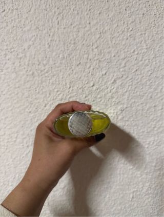 Perfume Amarillo con Tapa Plateada