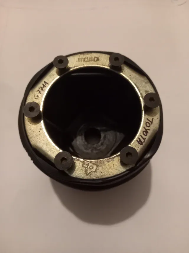 Volante Momo, Piña para Toyota, modelo G 7711