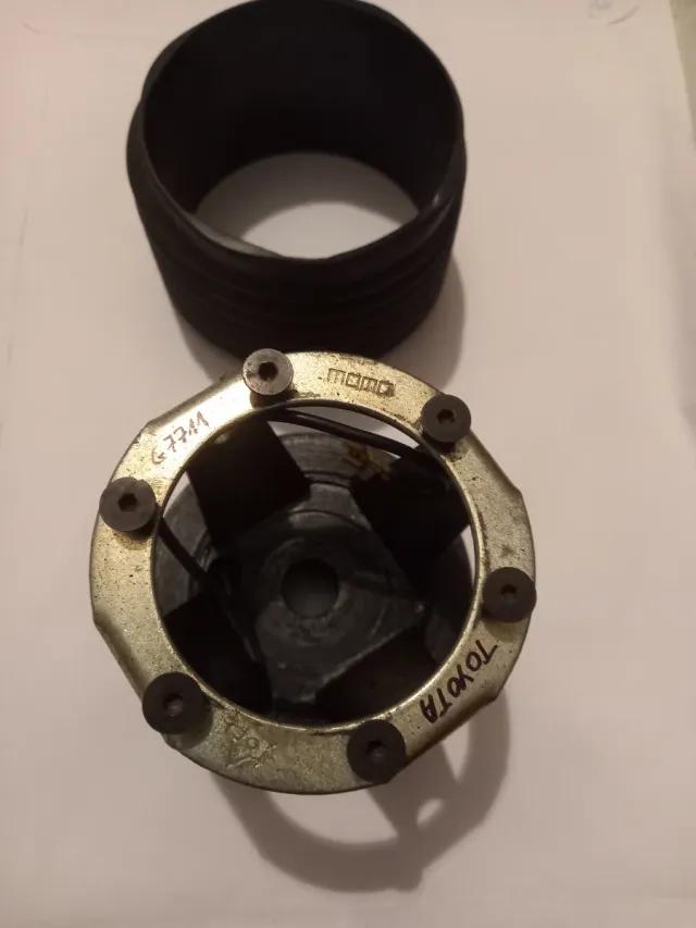 Volante Momo, Piña para Toyota, modelo G 7711