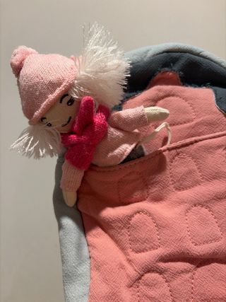 Mochila infantil Zara con muñeca