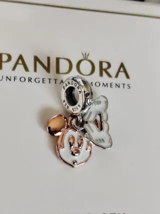 Charm Colgante Mickey Disney Tapándose los Ojos