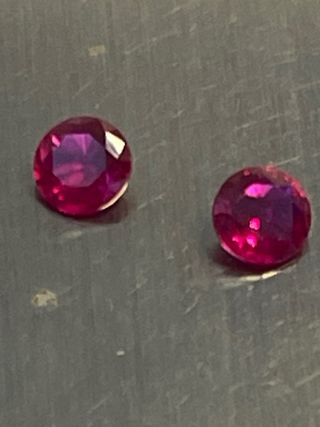 2 Rubíes Mogok 1+1=2 Quilates Certificado