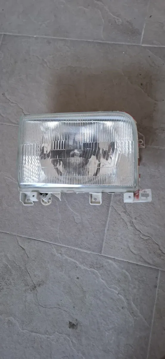 Faro Nissan Cabstar E110