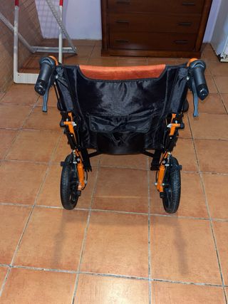 Silla de ruedas como nueva
