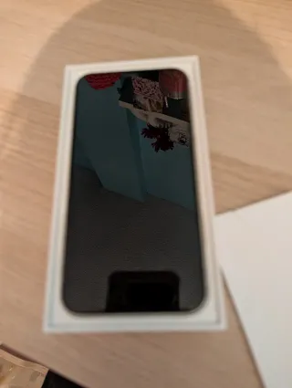 iPhone 11 con funda azul