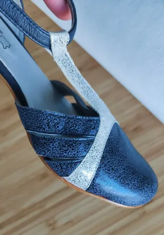 Zapatos salón azul marino+ dorado, hecho en España