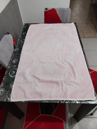 Asciugamano doccia rosa e bianco