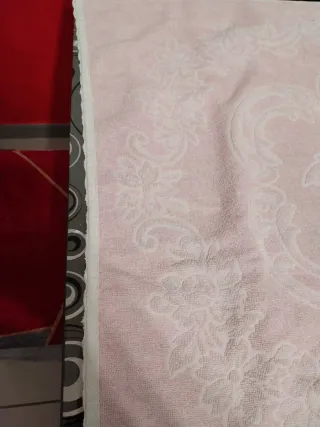 Asciugamano doccia rosa e bianco