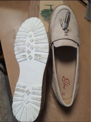 Mocasines beige con borlas N 40 41
