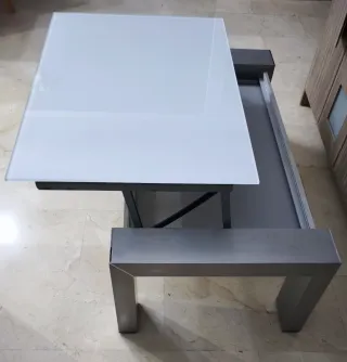 Tavolo rialzabile in vetro e acciaio