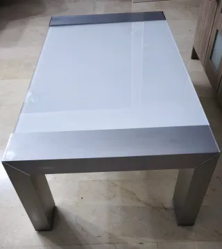 Tavolo rialzabile in vetro e acciaio
