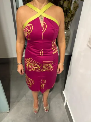 Vestido de verano rosa y dorado
