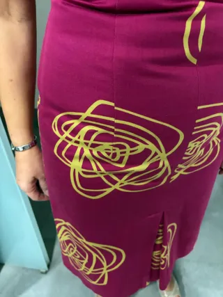 Vestido de verano rosa y dorado