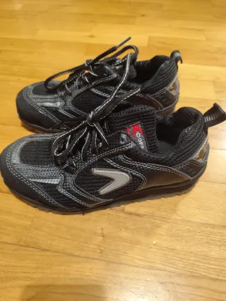Zapatos de seguridad Cofra negros y plateados
