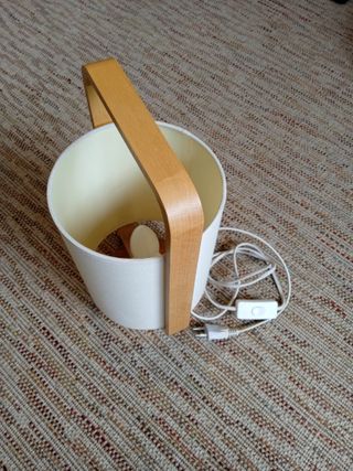 Lámpara de mesa estilo nórdico minimalista