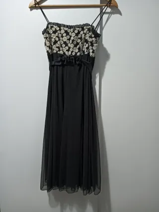 Vestido negro con flores