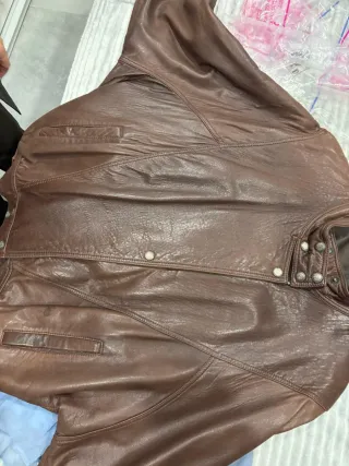 Cazadora de piel marrón