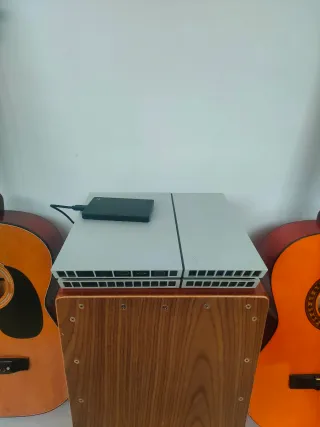 PS4 slim Bianca con joyapd e memoria da 2tb