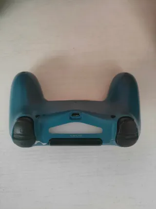 PS4 slim Bianca con joyapd e memoria da 2tb