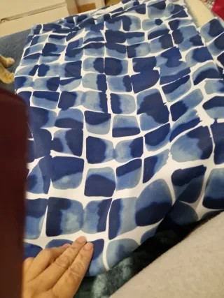 Cortinas azules y blancas