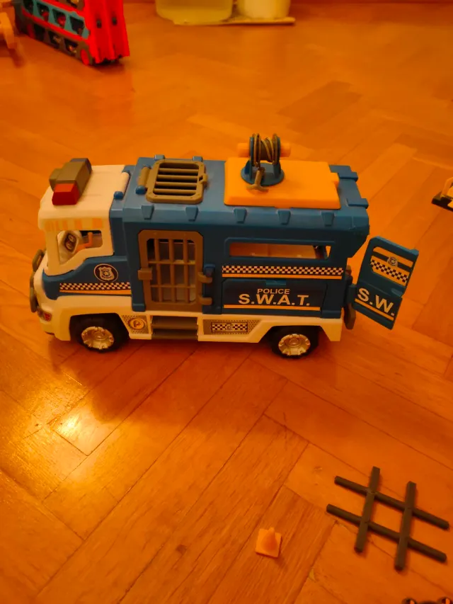 Colección Pin y Pon ACTION: Policía y Vehículos