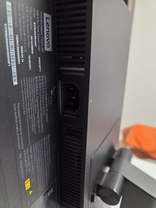 Monitor Lenovo 22” ThinkVision T22v-20