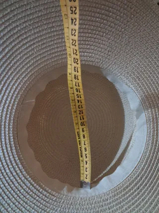 Cappello di paglia beige con fiocco