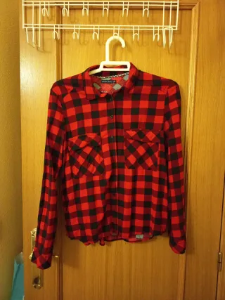 Camiseta cuadros rojo y negro