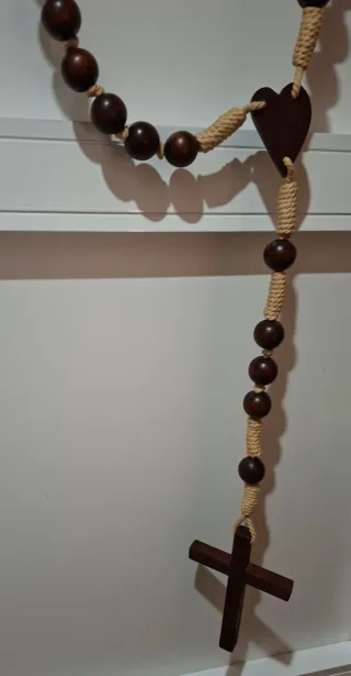 Tríptico religioso antiguo y Rosario