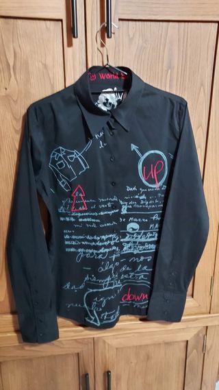 Camisa Negra Estampada Desigual