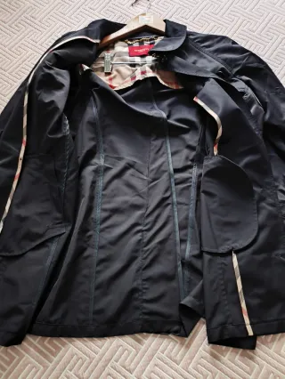 Chubasquero Burberry azul marino