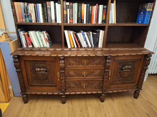 Trinchante con librería