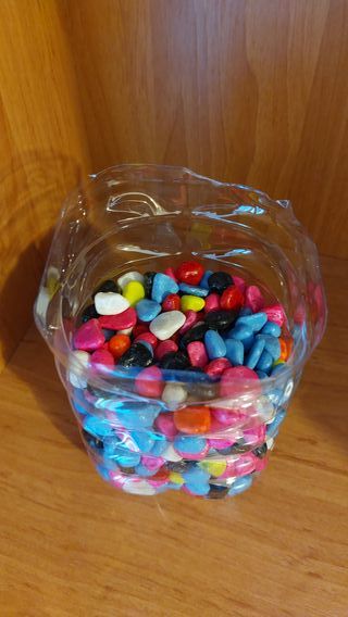 Sassi colorati per acquario