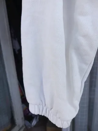 Felpa con cappuccio e tasca davanti tipo marsupio