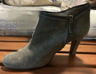 Botines tacón ante gris Massimo Dutti T.38