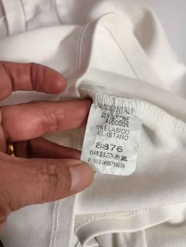 Conjunto Crop Top y Jeans Blancos.