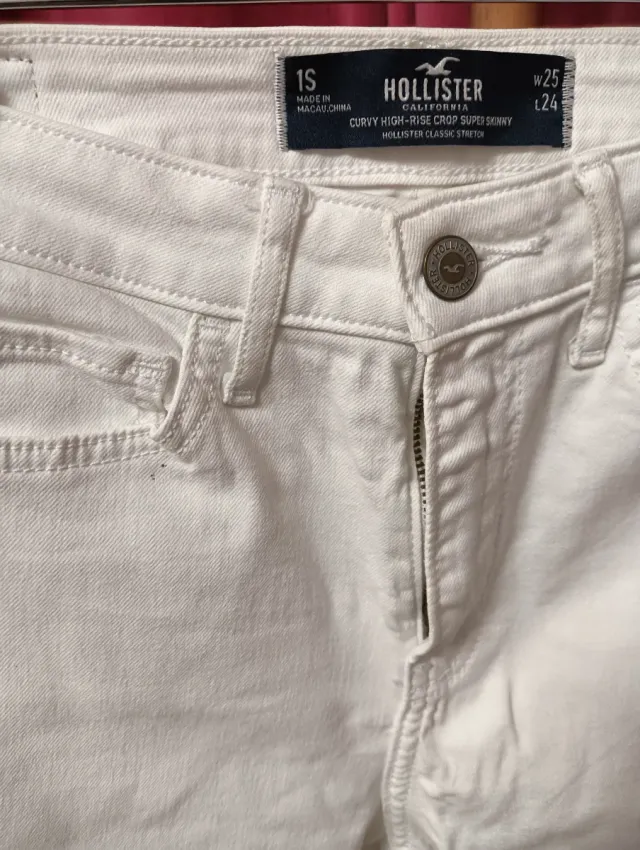 Conjunto Crop Top y Jeans Blancos.