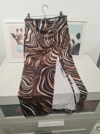 Falda larga estampada con abertura