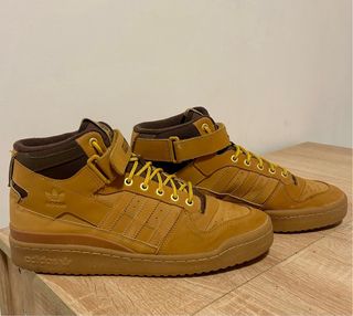 Zapatos Adidas Invierno Marrones y Amarillos.